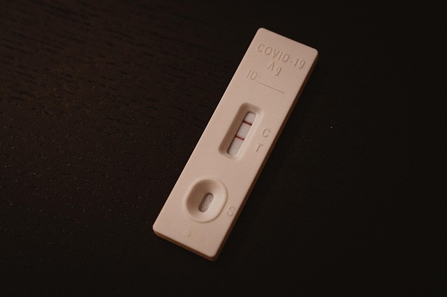 pozitivní covid test